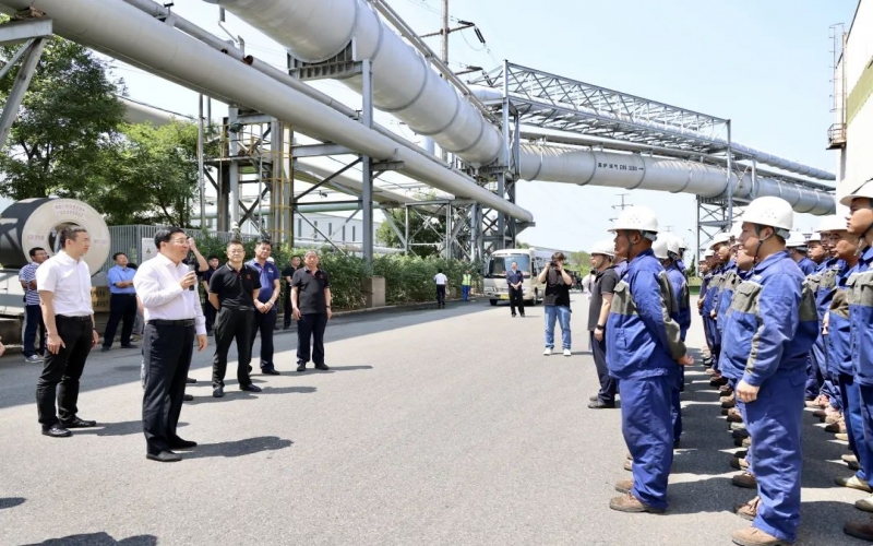 津南區(qū)領(lǐng)導(dǎo)深入榮程鋼鐵集團(tuán)開展“夏送涼爽”慰問活動