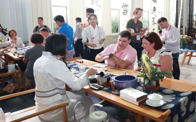 Amazing! 開(kāi)幕首日格“外”好，非遺市集圈粉海外參觀者