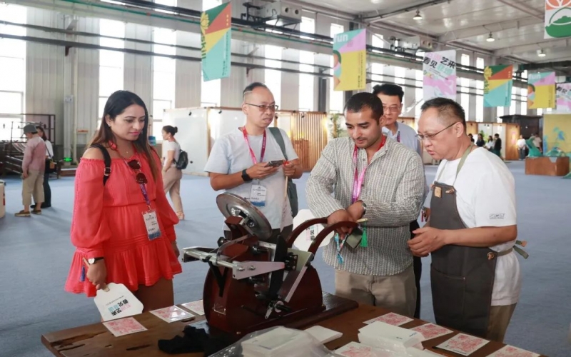 非遺市集開(kāi)幕第二天！讓非遺走進(jìn)生活，“遺”起潮玩