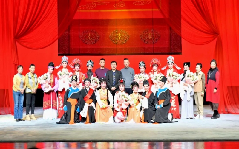 榮程小百花越劇團(tuán)大型輕喜劇《紅絲錯》天津紅旗劇場首演成功