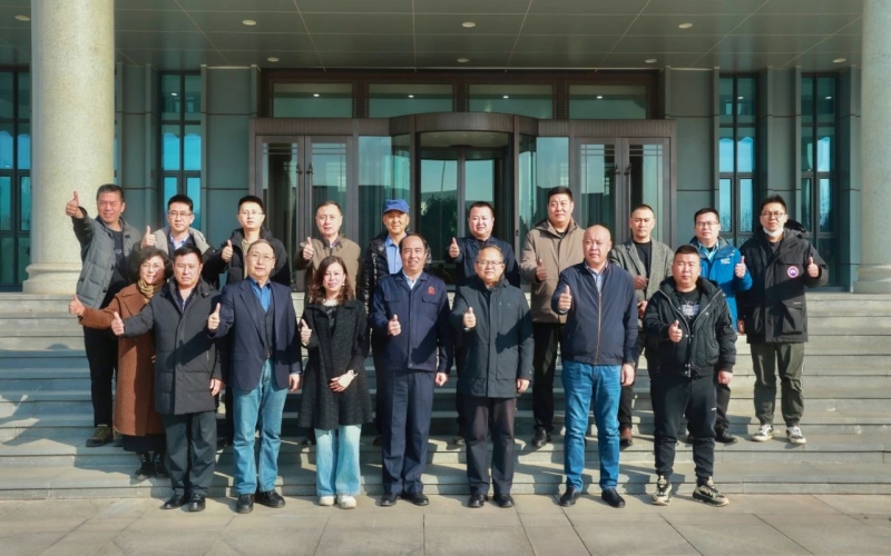 天津市鋼鐵工業(yè)協(xié)會(huì)秘書長(zhǎng)、天津市冶金商會(huì)副會(huì)長(zhǎng)楊勇一行到榮程集團(tuán)座談交流