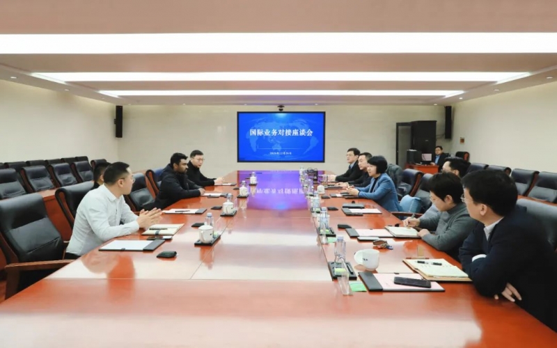 榮程集團(tuán)黨委書記、融誠物產(chǎn)總經(jīng)理張穎與多家客戶開展國際業(yè)務(wù)座談交流