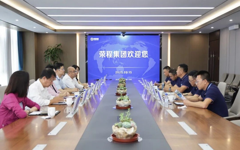 新疆生產(chǎn)建設(shè)兵團(tuán)第十四師昆玉市黨委常委、副師長王鑫到訪榮程集團(tuán)